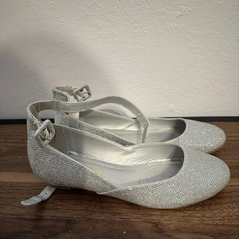 Dream Pairs Silver Sparkly Flats with Ankle Straps